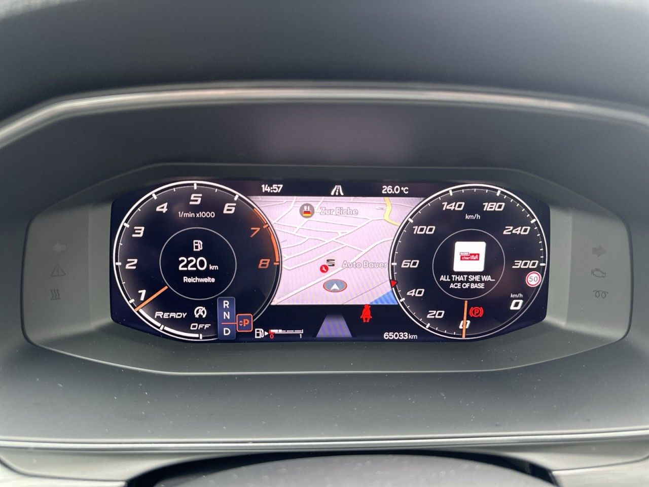 Fahrzeugabbildung CUPRA Leon VZ 2.0TSI 300 PS DSG*KW-Gewinde*Cam* - mit KI generiert/bearbeitet