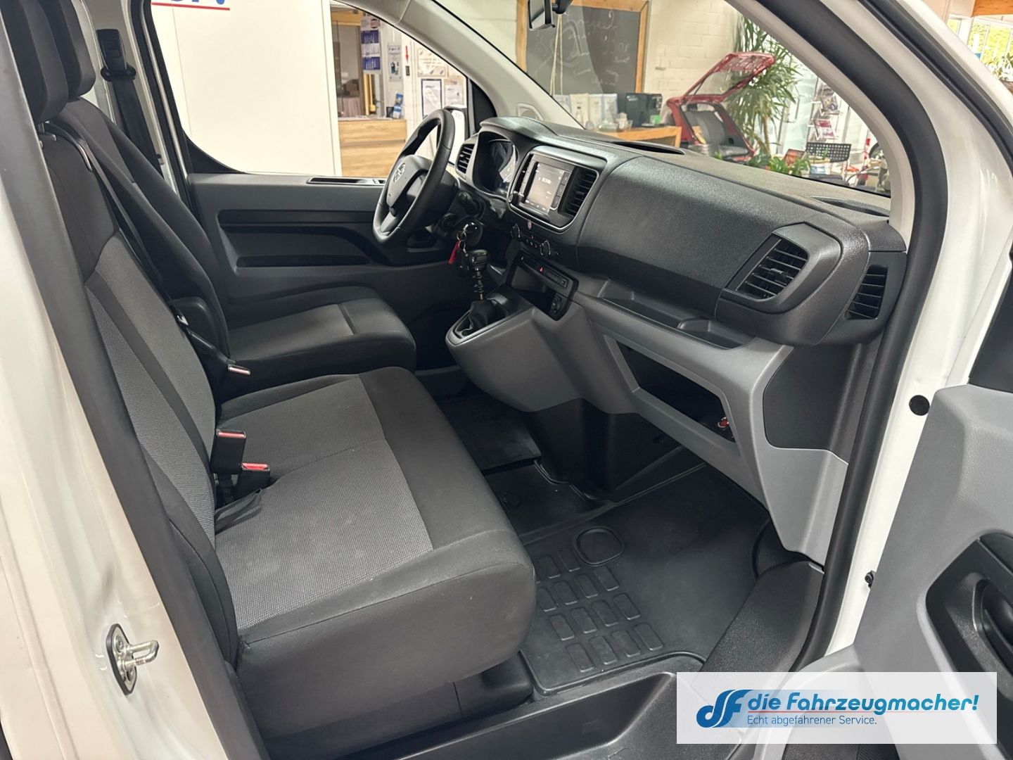 Fahrzeugabbildung Opel Vivaro Kombi L 1.5 D EU6d Apple CarPlay Android