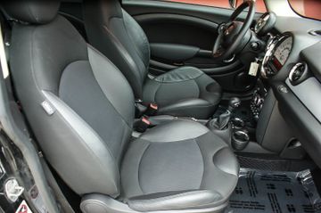 Fahrzeugabbildung MINI Cooper 1.6 Automatik CHILI-PAKET PDC SIHZG 2HAND