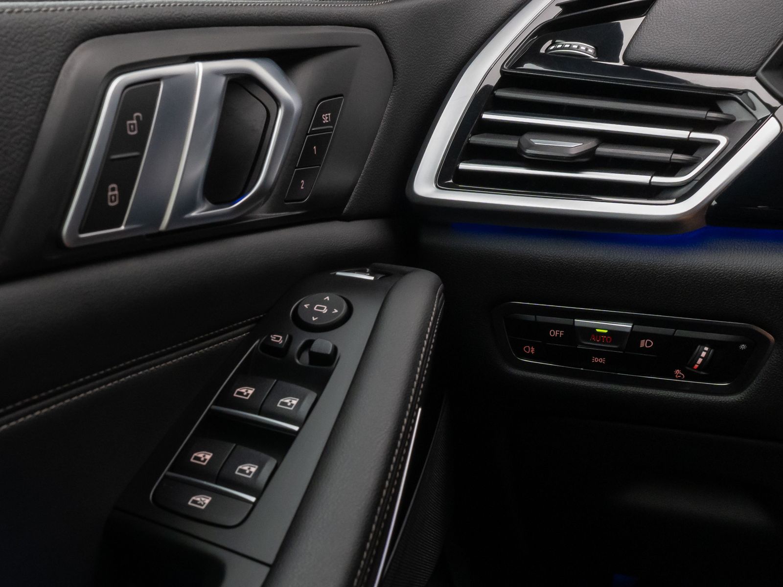 Fahrzeugabbildung BMW X5 xD30d M Sport Panorama 360°HUD HiFi Komfort