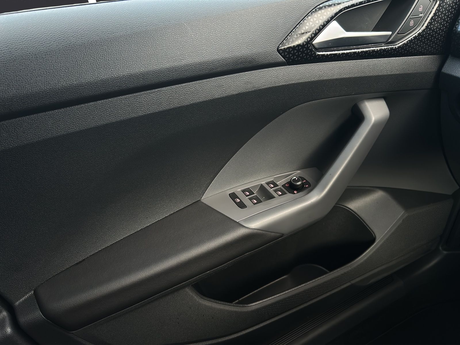 Fahrzeugabbildung Volkswagen T-Cross TSI Style DSG LED AID ACC Park-Assist SH