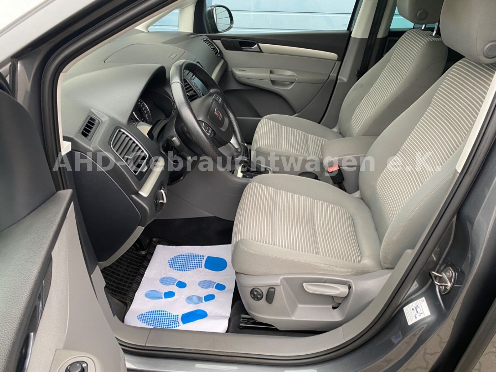 Fahrzeugabbildung SEAT Alhambra Style Viva 1.4 TSI Bi-Xenon Kamera PDC