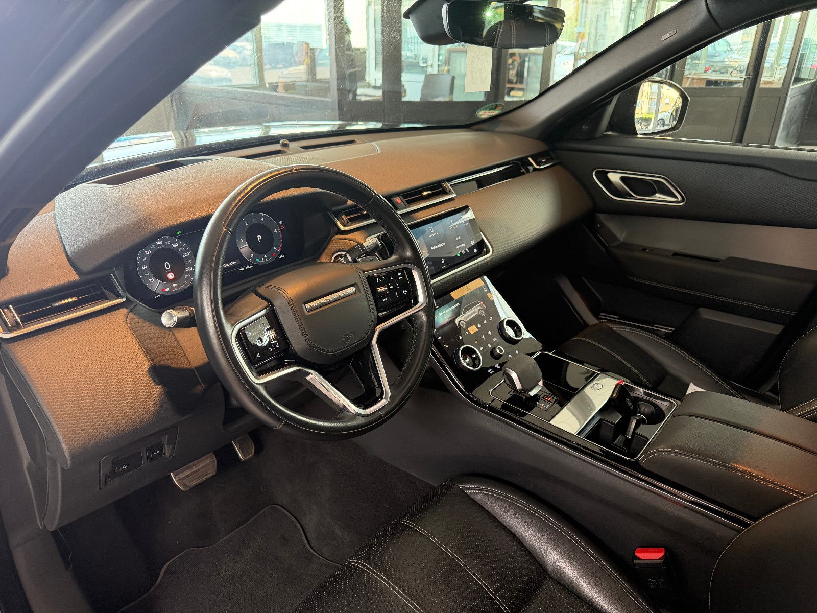 Fahrzeugabbildung Land Rover Range Rover Velar/R-DYNAMIC/PANO/HEAD-UP/ACC