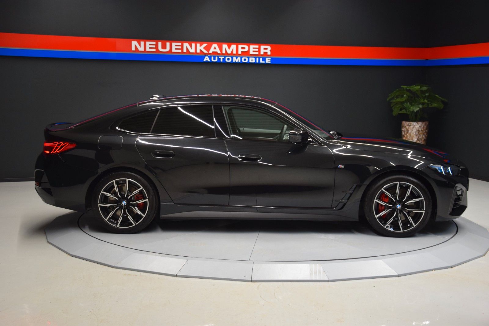 Fahrzeugabbildung BMW 430i xDrive M Sport Vollleder Tacorarot H/K LED