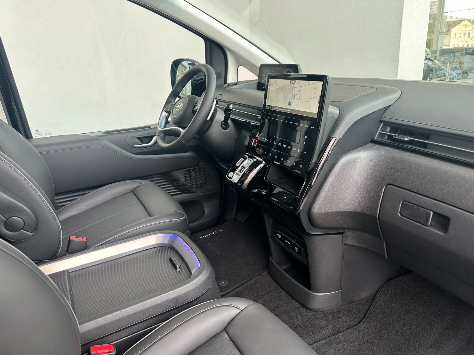 Fahrzeugabbildung Hyundai Staria Signature Hybrid 1.6l 215PS Panorama/Navi