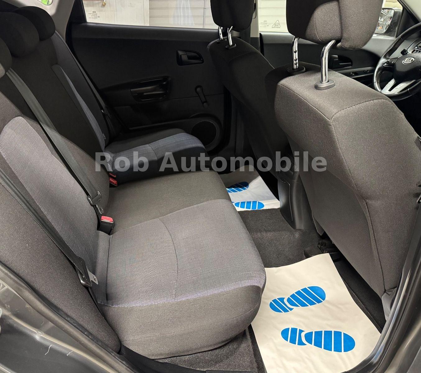 Kia cee'd 2011 — photo 17