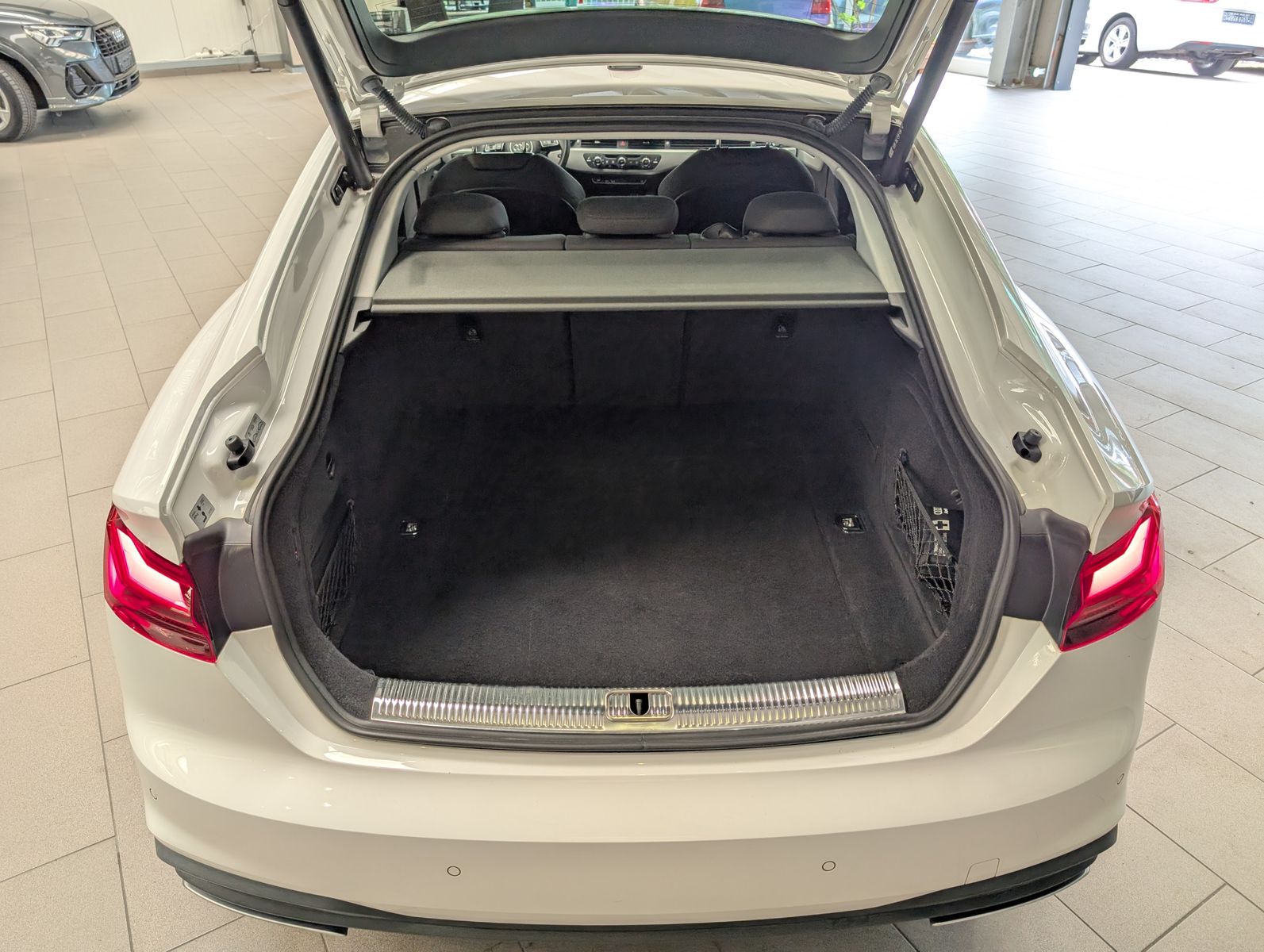 Fahrzeugabbildung Audi A5 40TDI S-tronic LED Sport-Sit SHz PDC Navi AHK