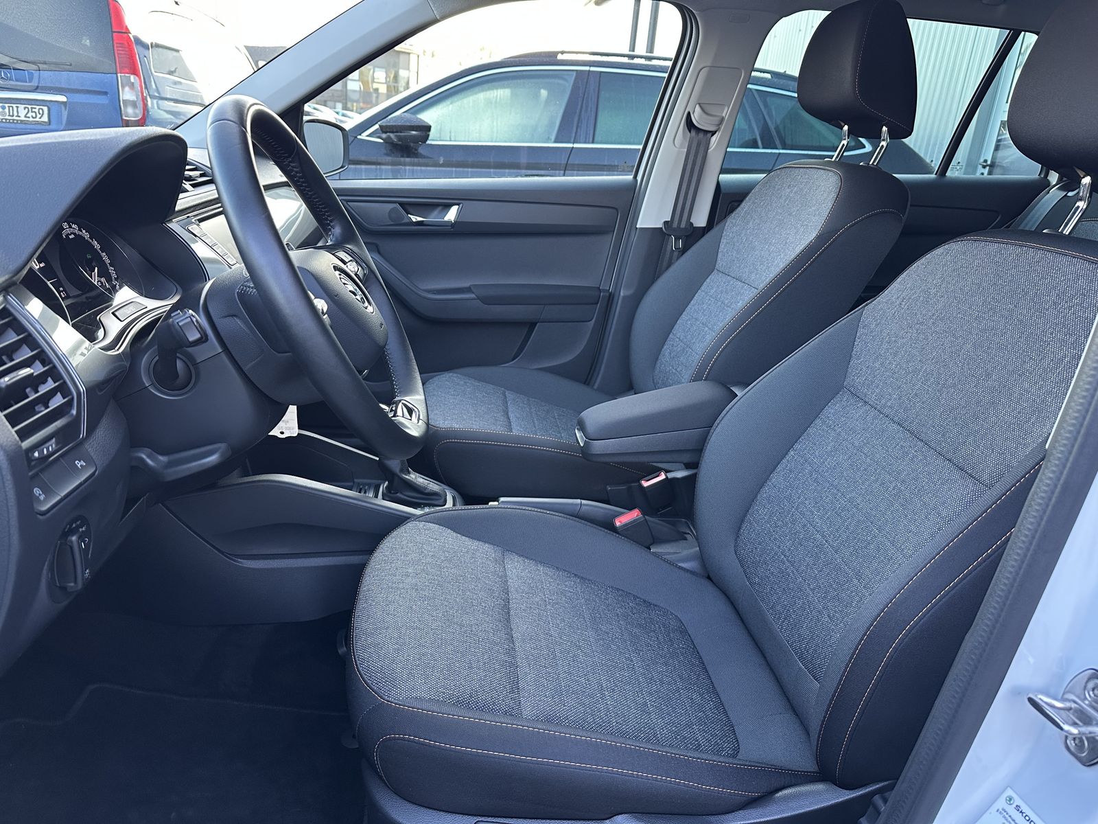 Fahrzeugabbildung SKODA Fabia Combi 1.0 TSI DSG Best of NAV+LED+CARPLAY