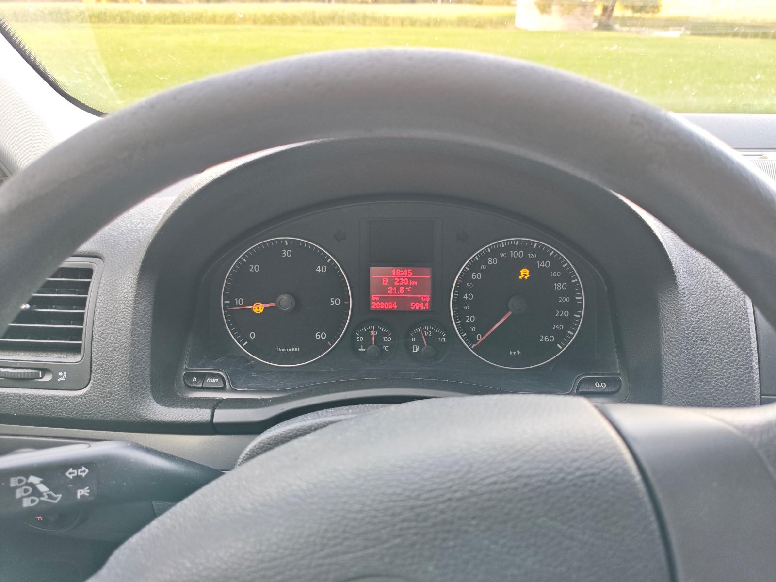 Volkswagen Golf 2009 — interior