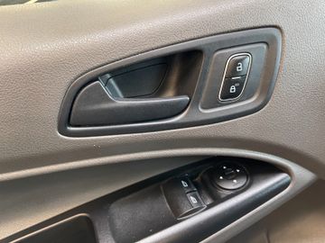 Ford Transit Connect  *3.SITZ*NOTBREMS*AHK*TÜV*RADIO*