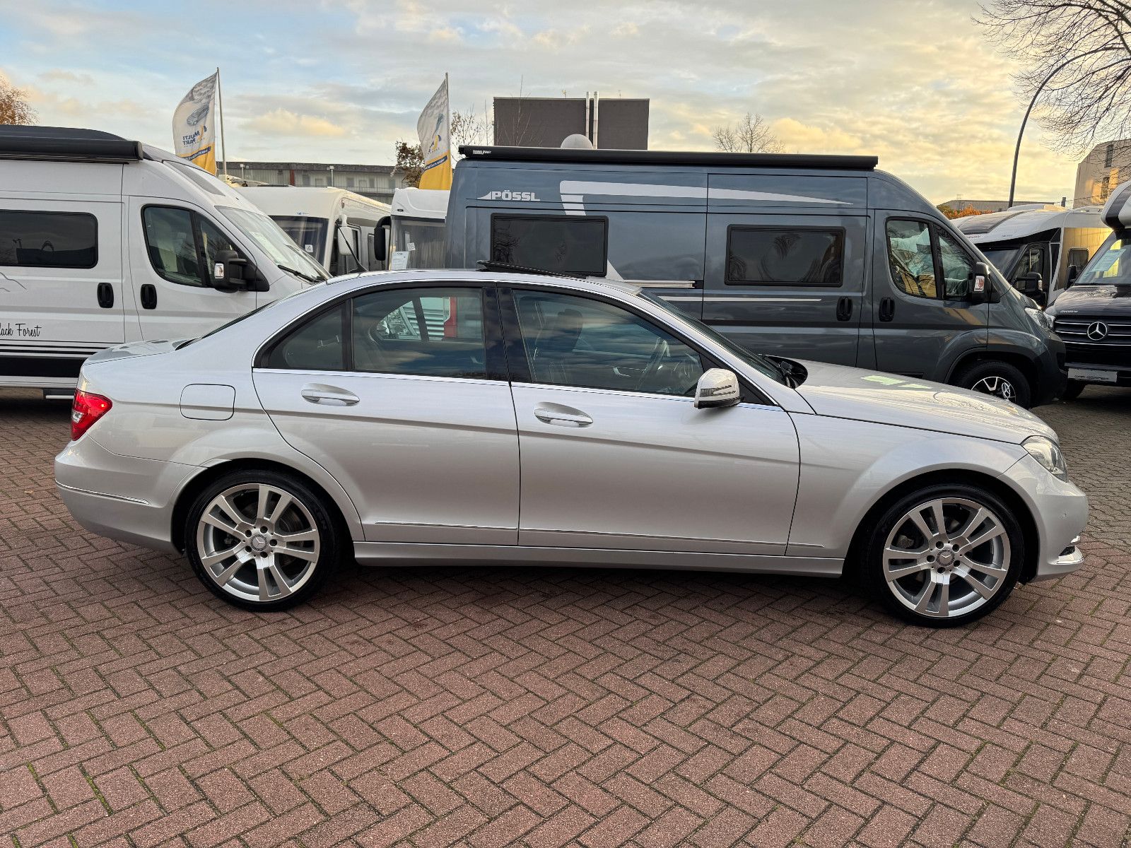 Fahrzeugabbildung Mercedes-Benz C 200 BE 7GT ELEGANCE NAVI ILS AHK SPORT 18 ALU
