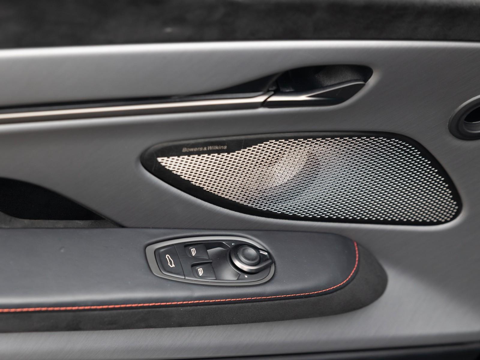 Aston Martin Vanquish | Titan Auspuff | Black Pack