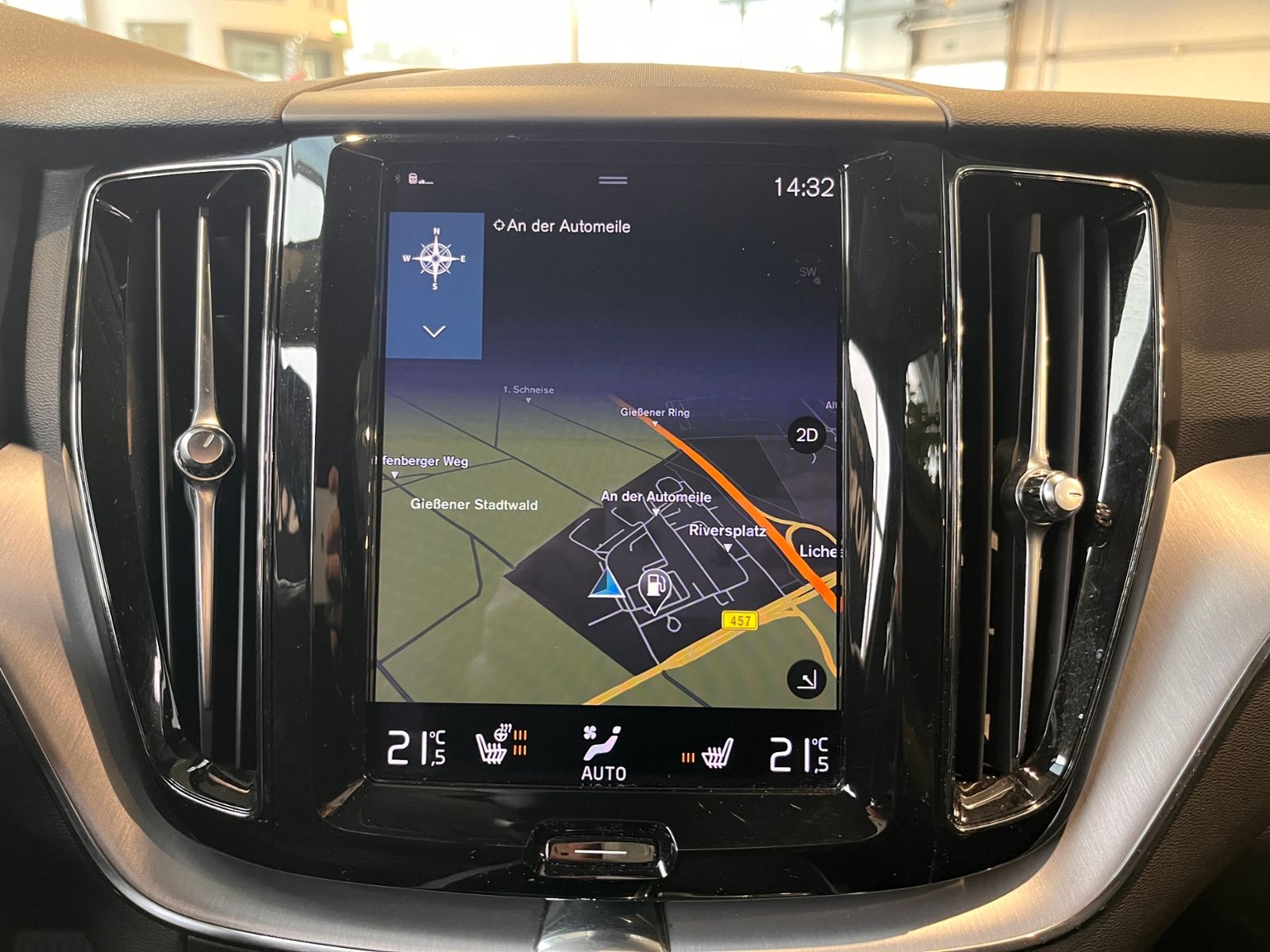 Fahrzeugabbildung Volvo XC60 Momentum Pro 2WD AHK LED NAV RFK 18"