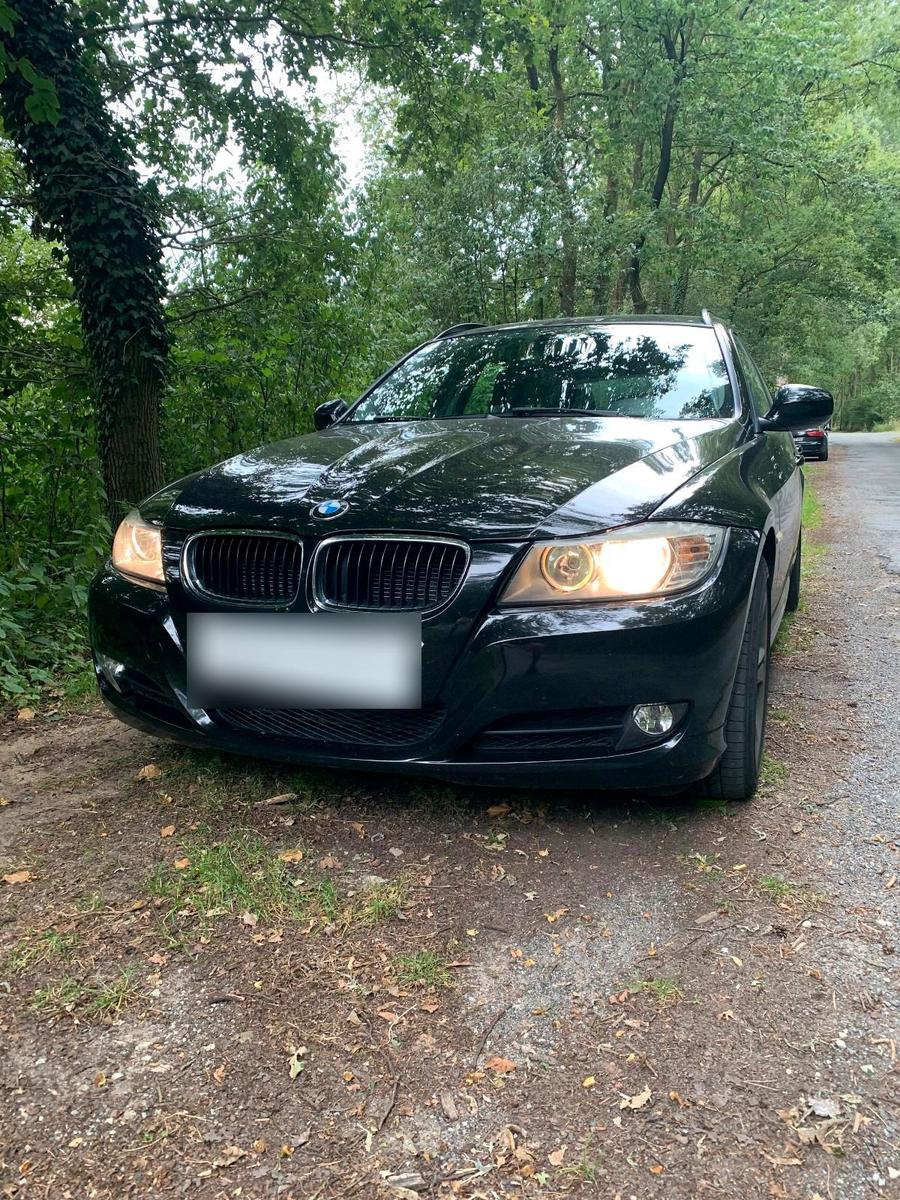 BMW 318 2010 — engine 143 HP (105kW)