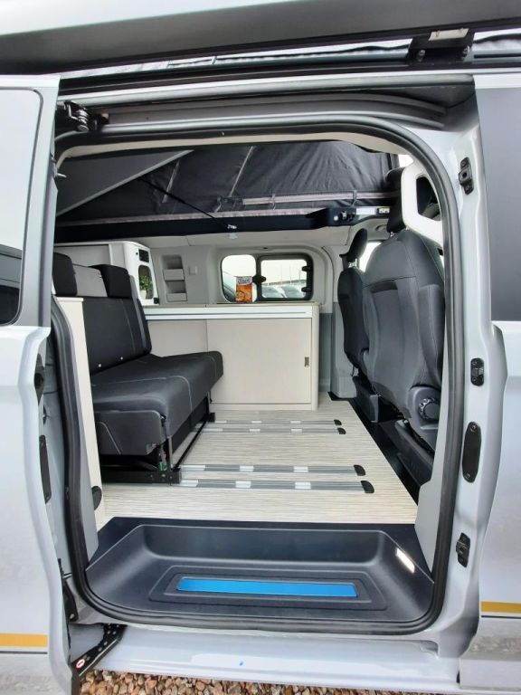 Fahrzeug Übersicht 9 Fahrzeugabbildung Bürstner B66 532 UV Verfügbar 9.090,- € Sparen