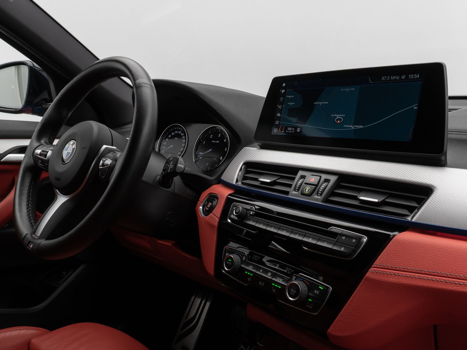Fahrzeugabbildung BMW X2 sD18d M Sport Kamera HUD DAB HiFi Komfort 19"
