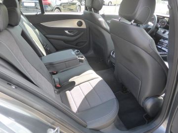 Mercedes-Benz E-Klasse E 250 T Avantgarde AHKNaviR-KamLEDG