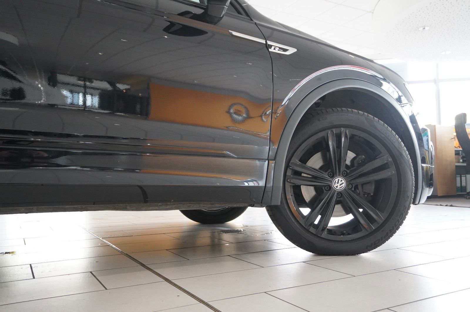 Fahrzeugabbildung Volkswagen Tiguan Allspace 2.0D R-LINE 4M NAVI/SH/SPORT/AHK
