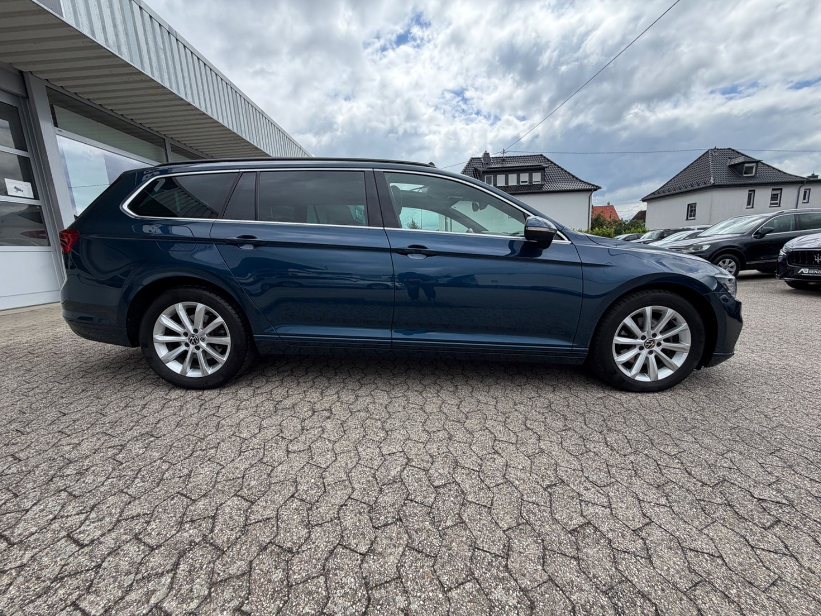 Fahrzeugabbildung Volkswagen Passat Business/AHK/Pano/LED/R-Cam/CarPlay/NAVI