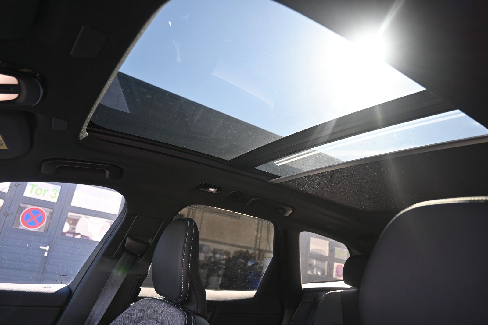 Fahrzeugabbildung Volvo XC60 T8 Plus Dark AWD*360°*FSHZG*AHK*PANO*