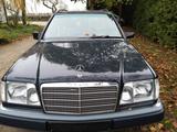 Mercedes-Benz 250 - blaue Mercedes-Benz 250