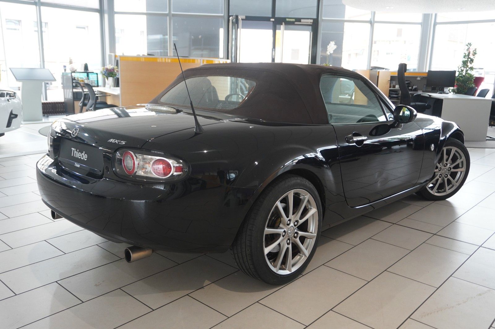 Fahrzeugabbildung Mazda MX-5 1.8 NISEKO ROADSTER SPORT/SHZ/NEBEL/MULTI.