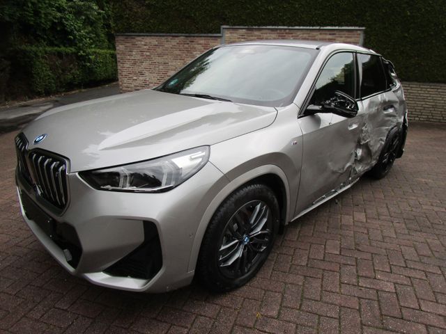 BMW iX1 Baureihe iX1 30 xDrive M Sport 1500 KM 11-23