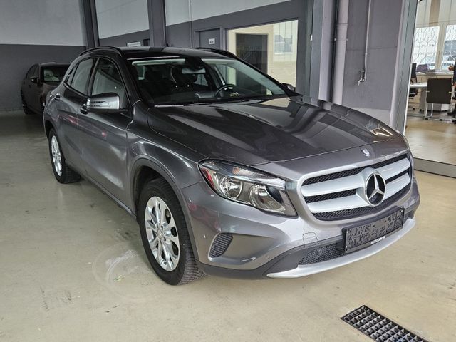 Mercedes-Benz GLA 200 CDI / d 4Matic+Panorama+AHK+LED