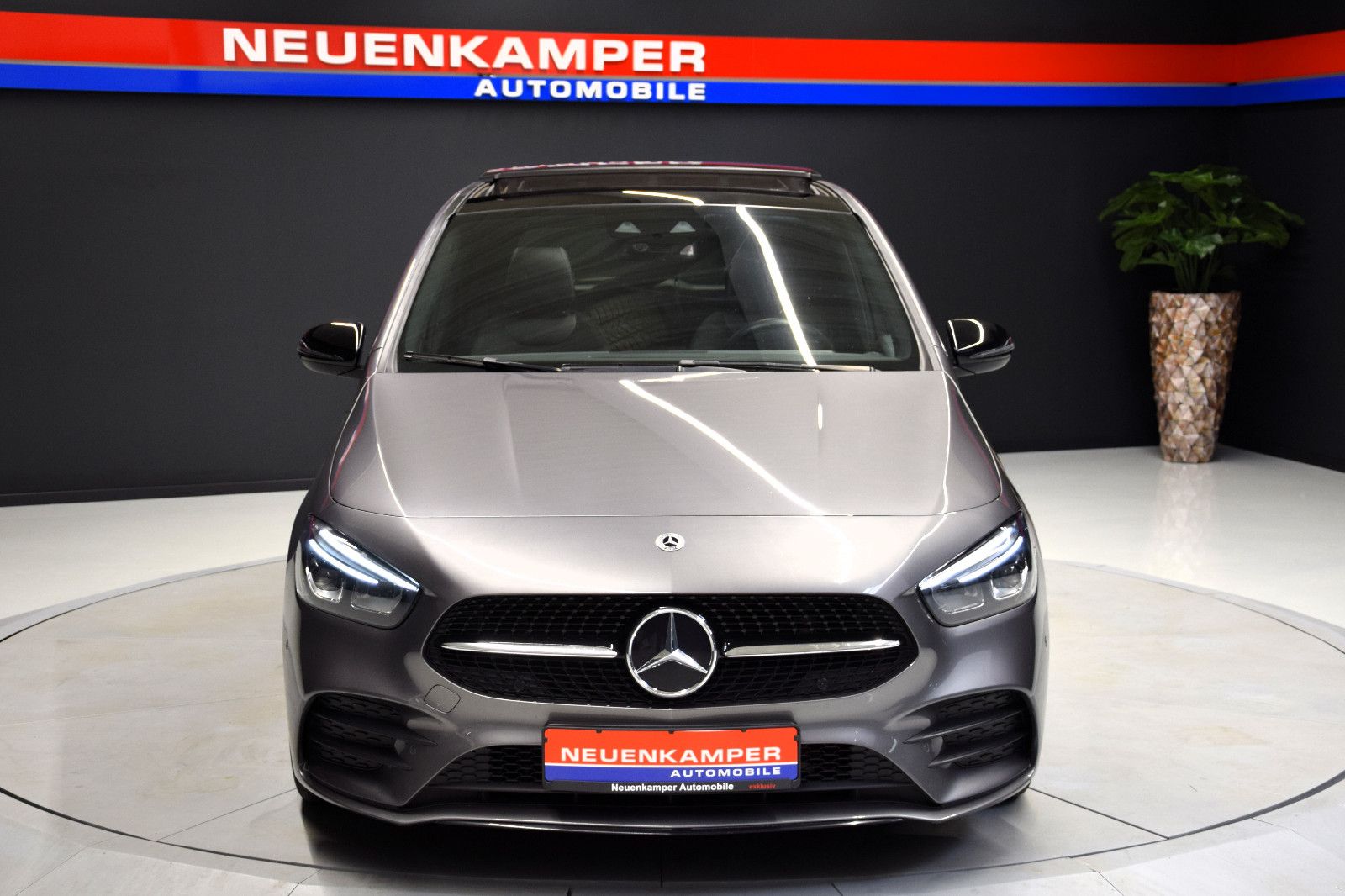 Fahrzeugabbildung Mercedes-Benz B 200 AMG Pano Night LED Kamera Memory Digital