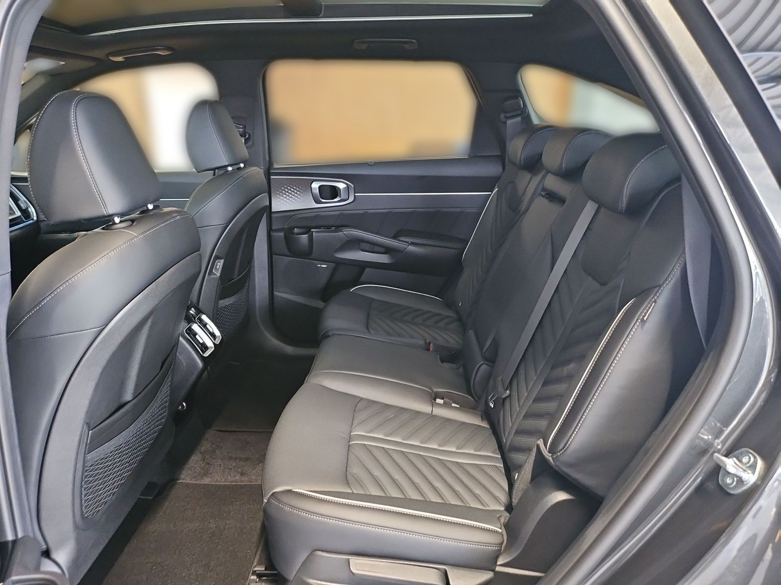 Fahrzeugabbildung Kia SORENTO PE 1.6T PHEV AWD PLAT 7S NAP PR