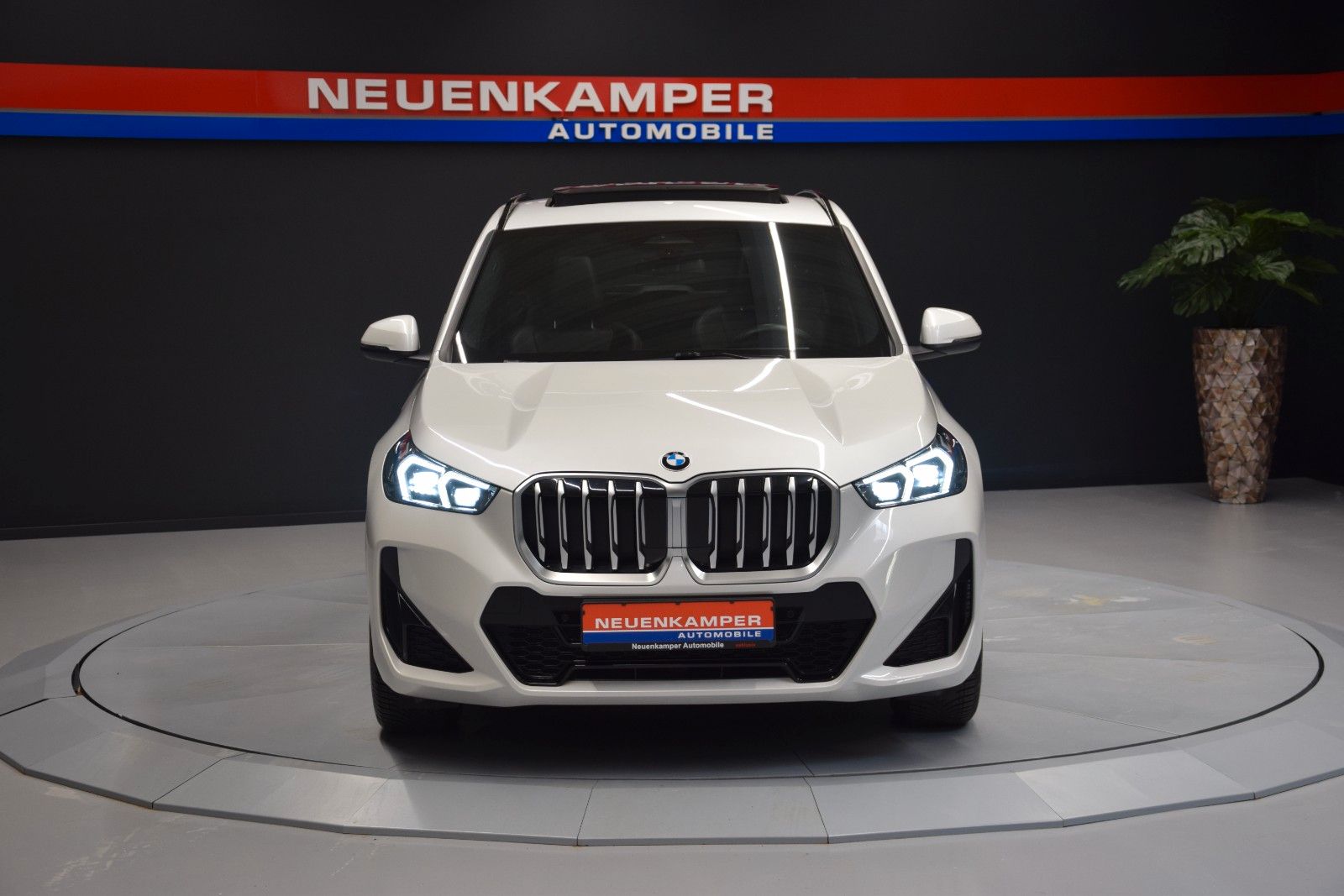 Fahrzeugabbildung BMW X1 18 i sDrive M Sport Pano H&k ACC Memory Leder