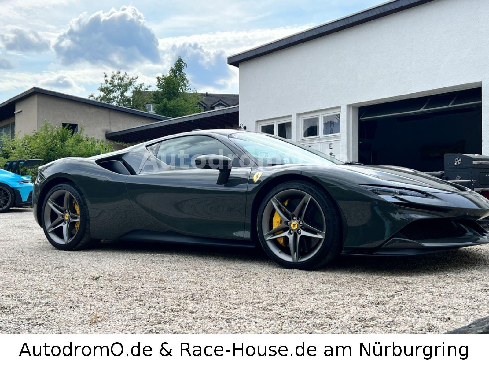 Ferrari SF90 Grigio Scuro Carbonsitze Liftsystem MwSt.