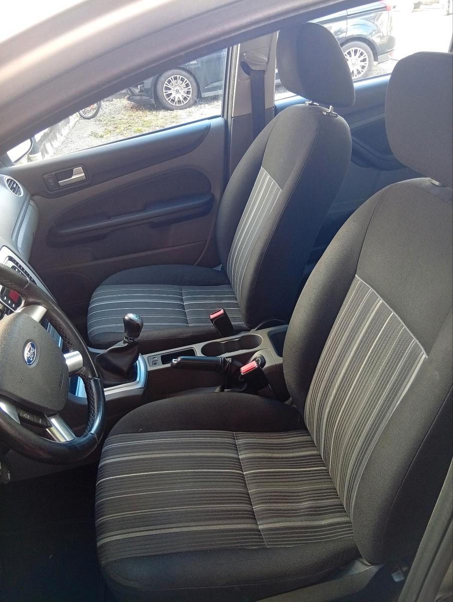 Ford Focus 2010 — photo 10