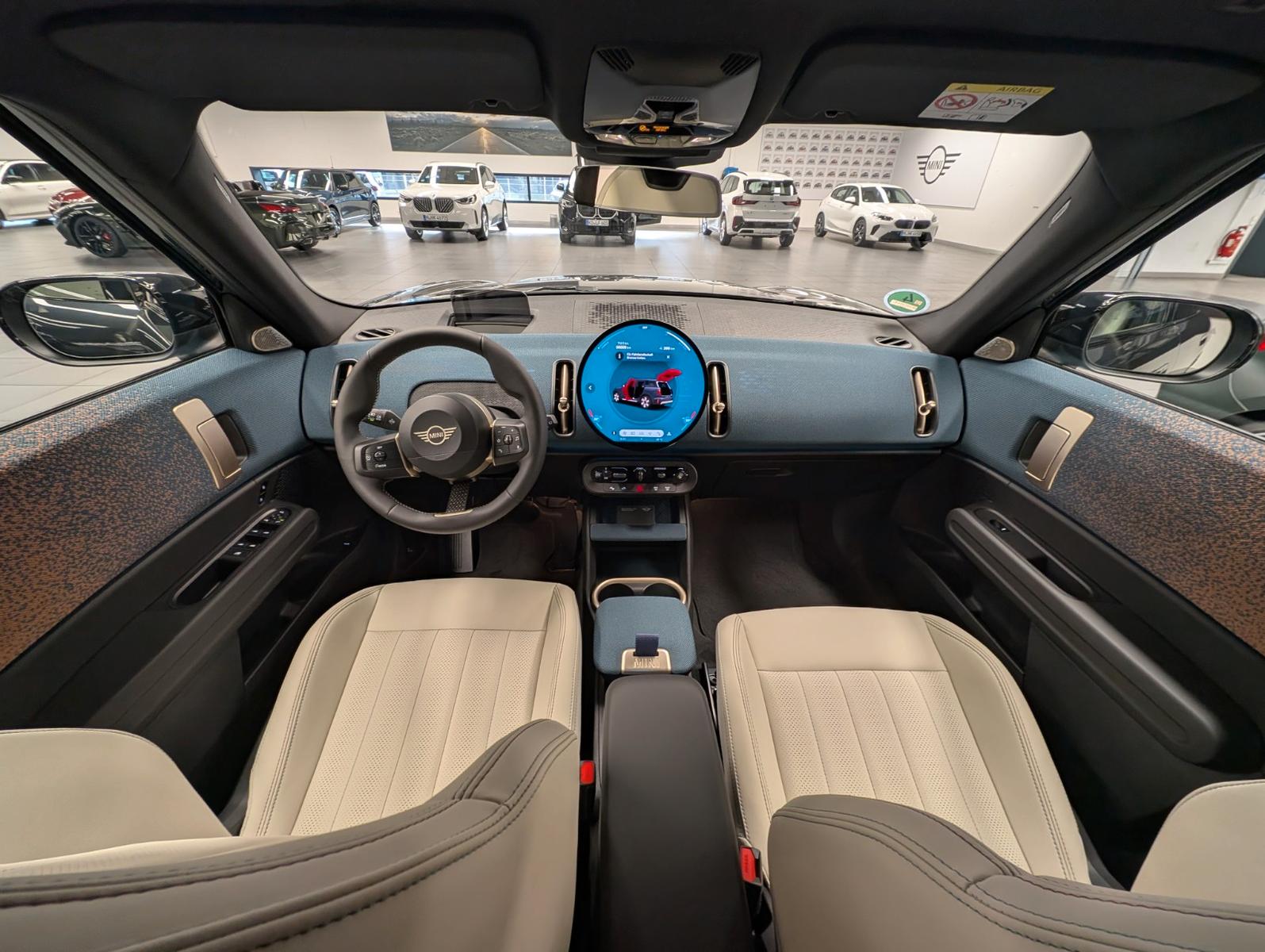 MINI Countryman E Favoured Trim AHK H&K Pano