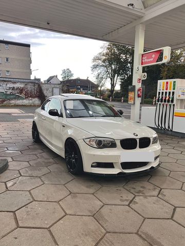 BMW 123d Coupé// TÜV neu// SHD// SHZ// Bla...