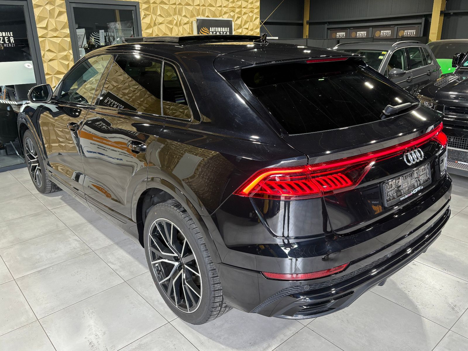 Fahrzeugabbildung Audi Q8 50 TDI quattro/PANO/NACHTSICHT/MEMORY/APPLE/