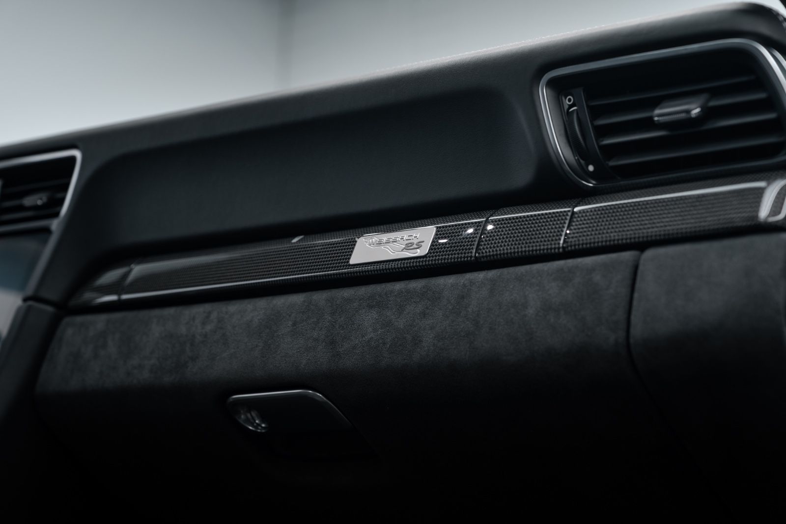 Fahrzeugabbildung Porsche 911 GT2 RS WEISSACH/PTS/LIFT/KAMERA/1.HAND/BOSE