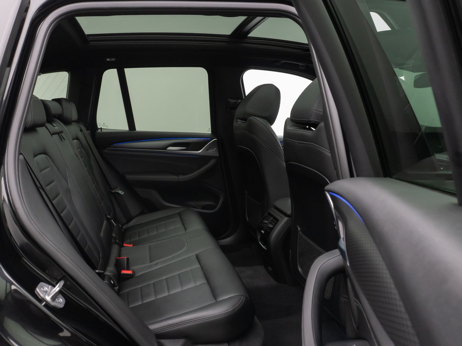 Fahrzeugabbildung BMW X3 xD20i M Sport Panorama 360°DAB Komfort 21Zoll