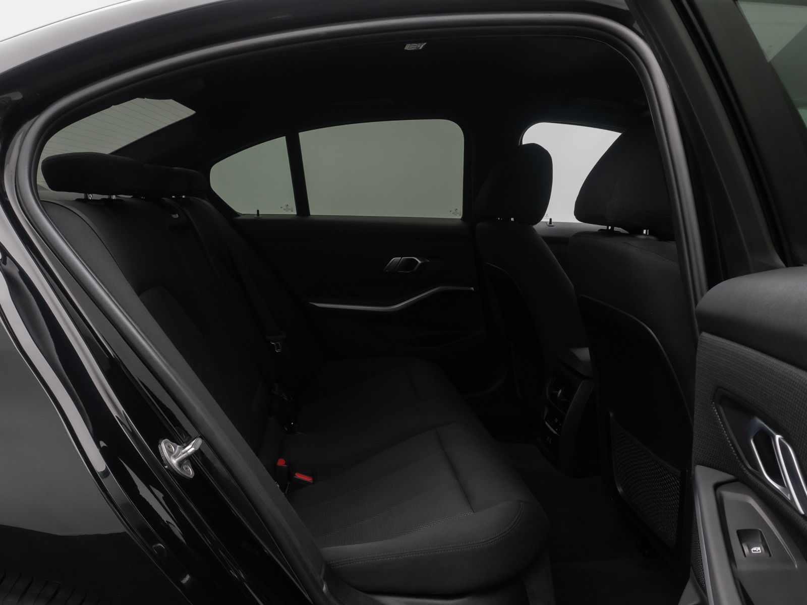 Fahrzeugabbildung BMW 318i CockpitPlus DAB GeschwindigReg Alarm HiFi