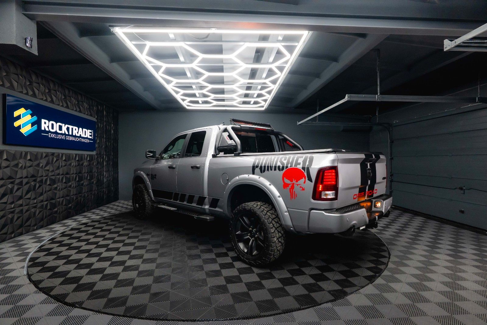 Fahrzeugabbildung Dodge RAM 5.7 V8 HEMI 4x4 OFFROAD Night LONGBED *19%*