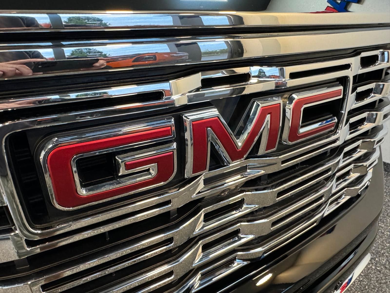 Fahrzeugabbildung GMC SIERRA DENALI 2026 - 4x4-LONG BOX 6.4"