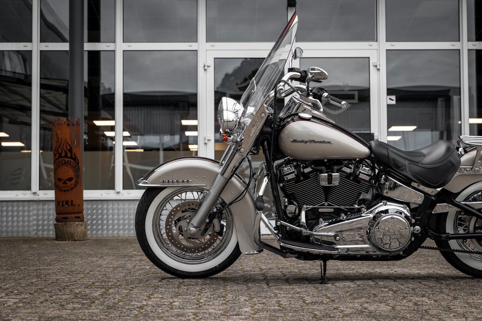 Fahrzeugabbildung Harley-Davidson SOFTAIL DELUXE FLDE - JEKILL & HYDE - NEUWERTIG