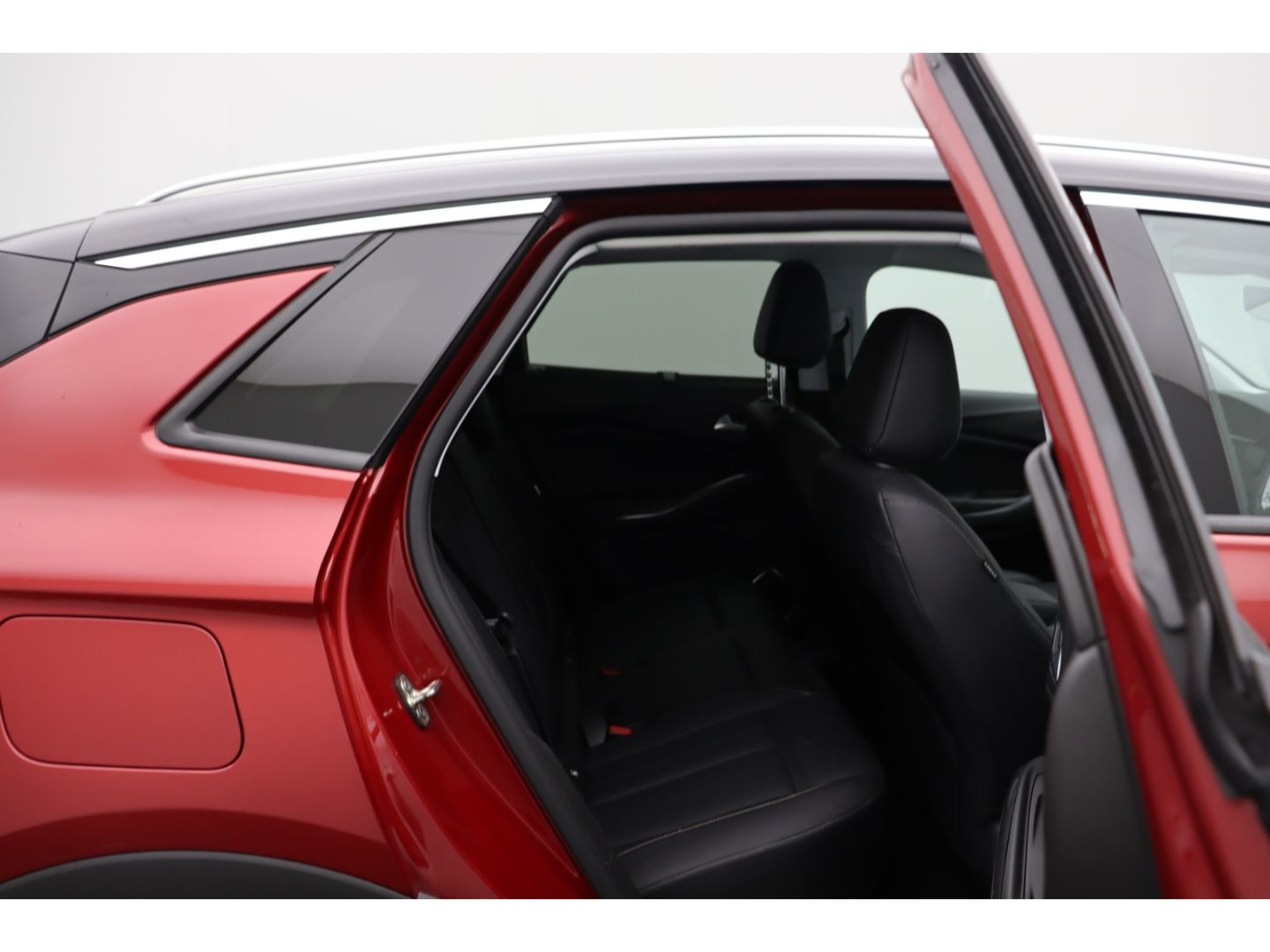 Fahrzeugabbildung Opel Grandland 1.6 Ultimate Plug-in-Hybrid 4 ACC AHK
