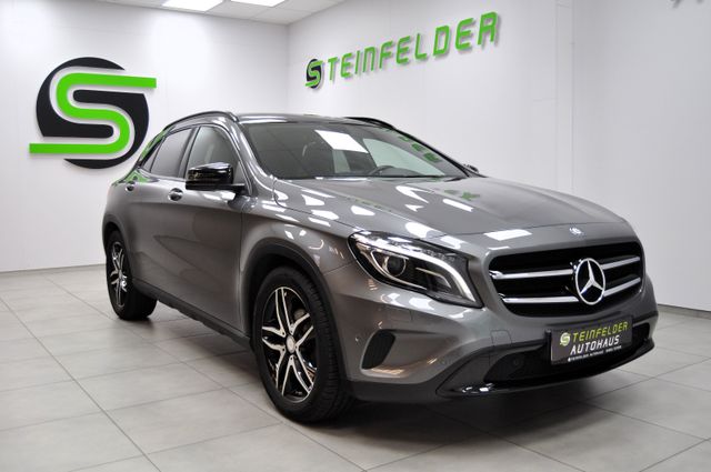 Mercedes-Benz GLA 200 / PANORAMA / H&K SOUND / BI-XENON