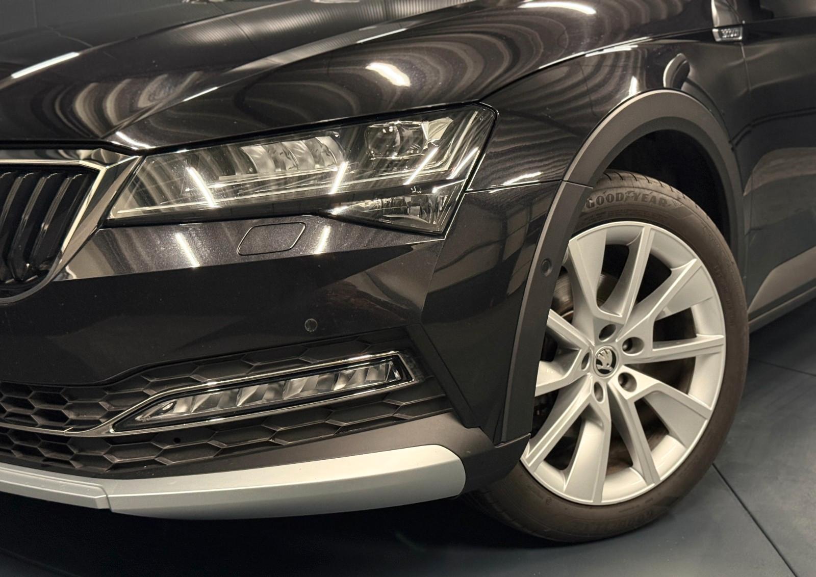 Skoda Superb Combi Scout 4x4 *AHK*360*18Zoll*CarPlay*