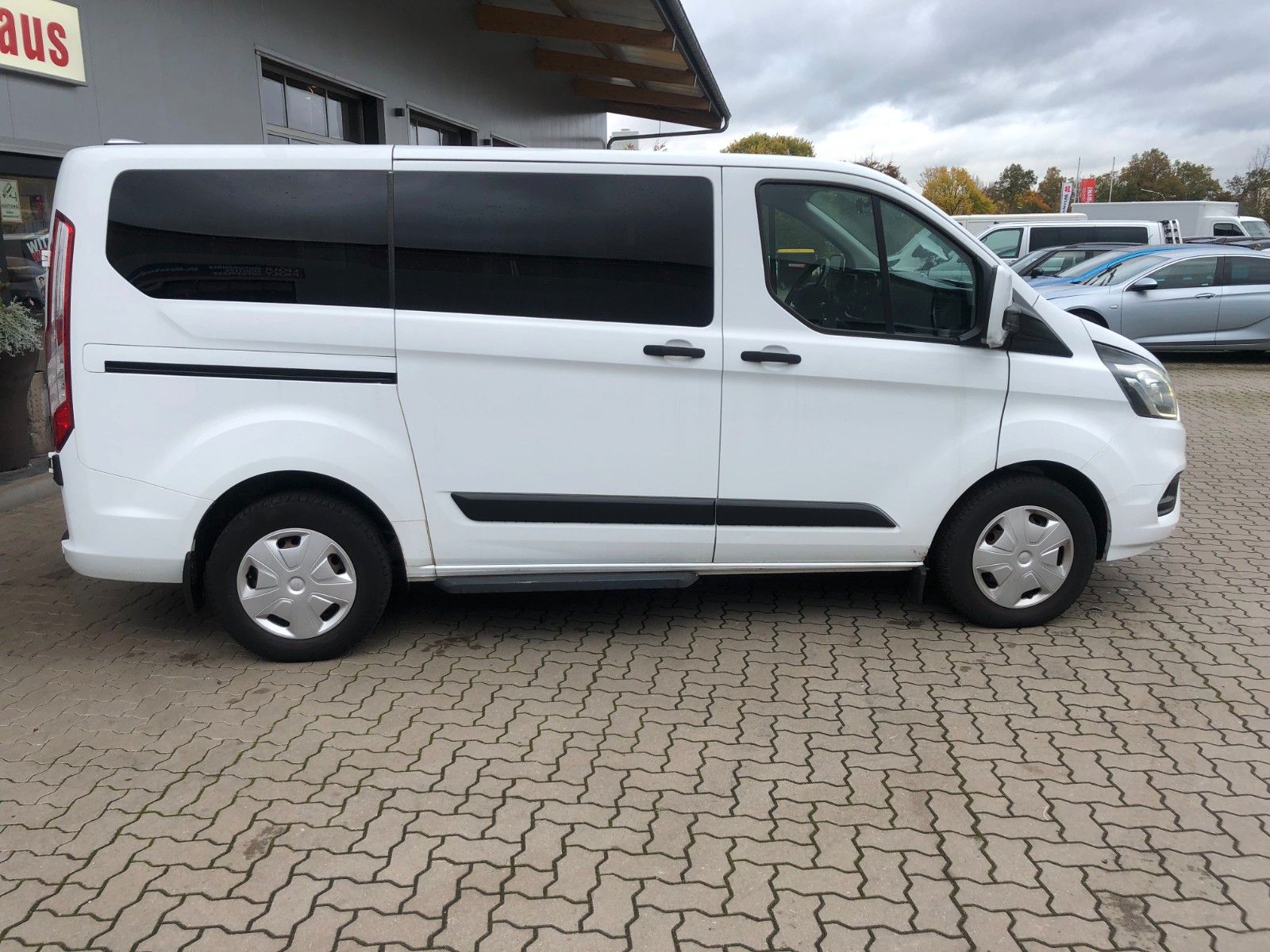 Fahrzeugabbildung Ford Tourneo Custom Kombi Trend 9 Sitzer/wenig KM