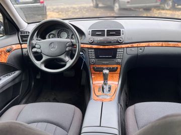 Mercedes E 220 - 12