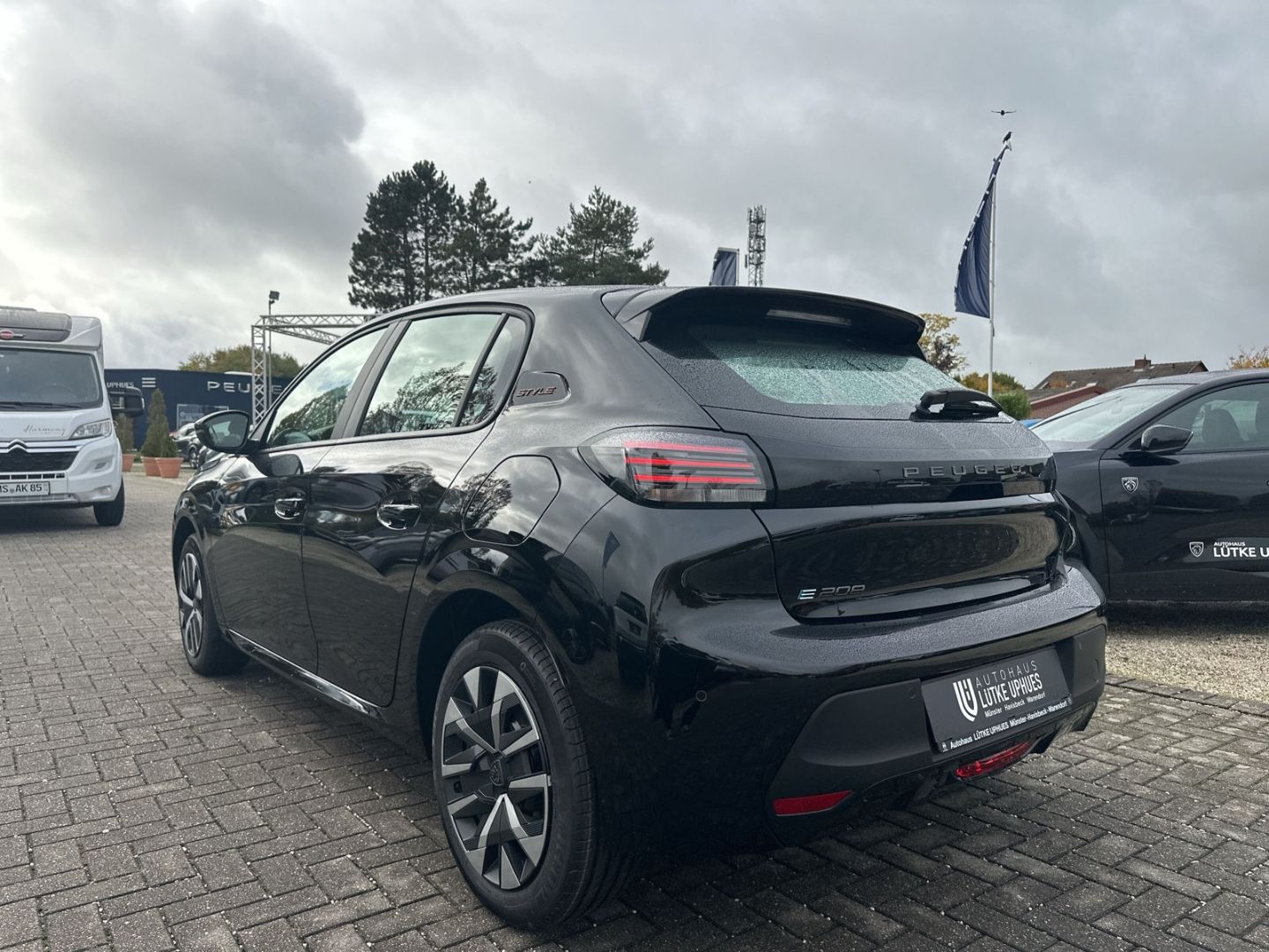 Fahrzeugabbildung Peugeot 208 Style Elektro 156 Navi LED Klimaautom SHZ