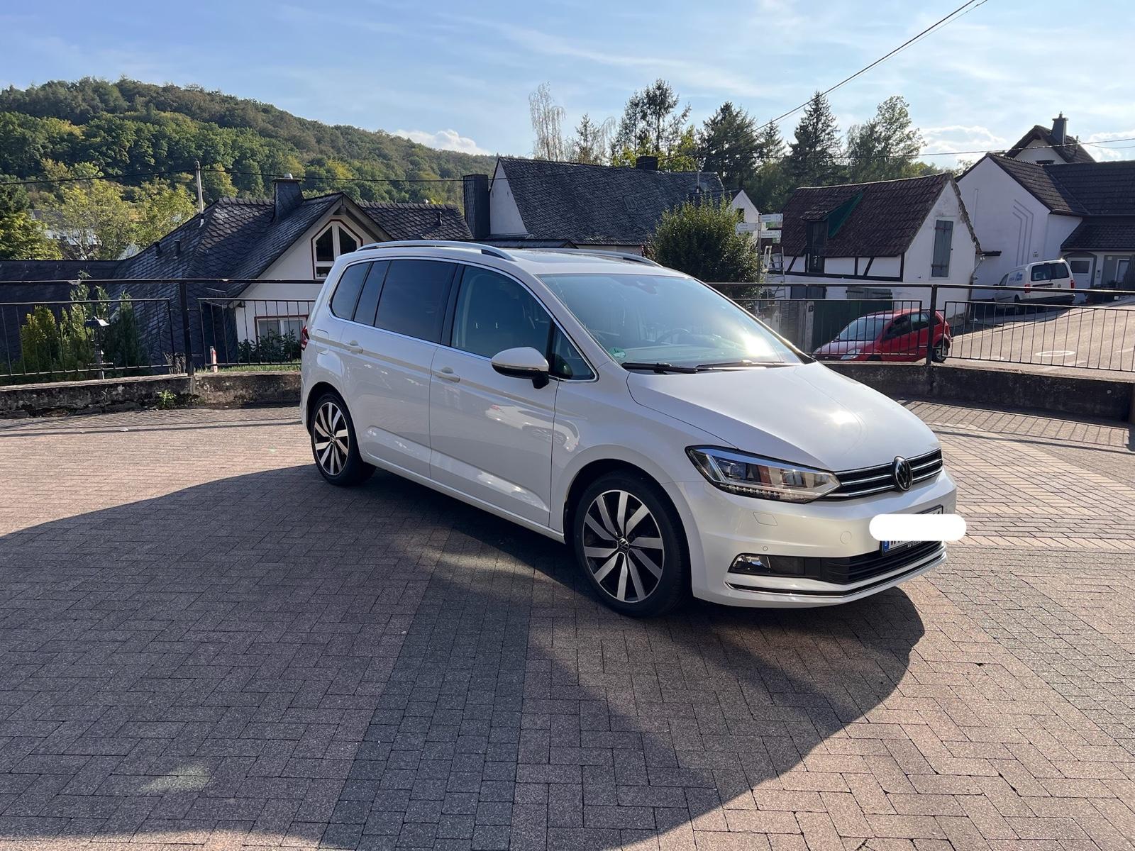 Volkswagen Touran 1.5 TSI OPF DSG Highline 7Sitzer AHK