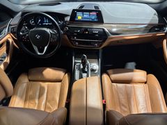 Fahrzeugabbildung BMW 530d Sport Line -- ACC/ Pano/ AHK/ STHZG/ 19LM